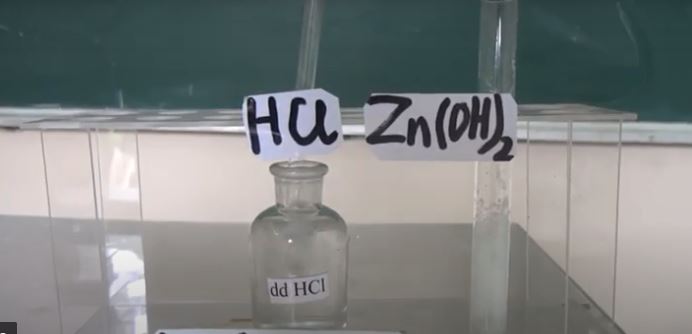 Thí nghiệm hydrochloric acid tác dụng với các hiđroxit