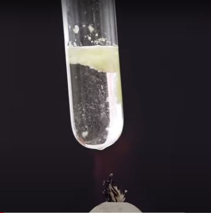 Thí nghiệm nitric acid tác dụng với  sulfur