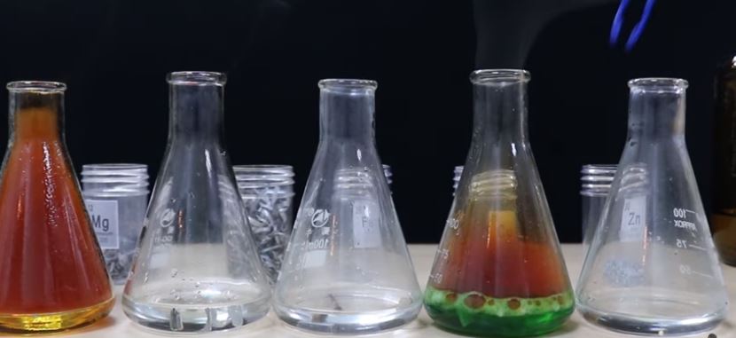 Thí nghiệm dung dịch nitric acid đặc nóng với kim loại