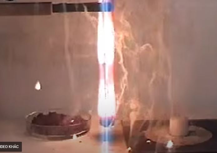 Thí nghiệm phosphorus tác dụng với dung dịch nitric acid đặc