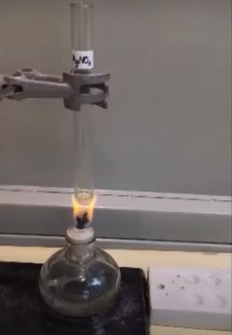 Thí nghiệm nhiệt phân muối silver nitrate