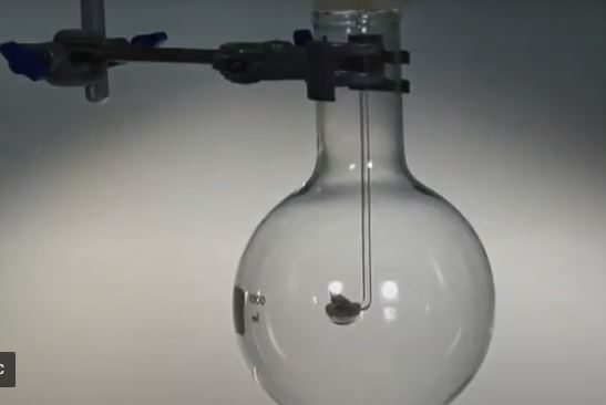 Thí nghiệm đốt cháy phosphorus bởi oxygen