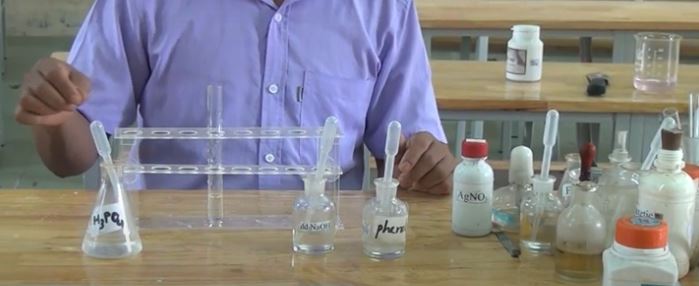 Thí nghiệm sodium hydroxide tác dụng với phosphoric acid
