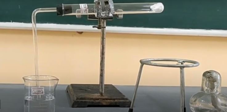 Thí nghiệm nhiệt phân sodiumhydrocarbonate