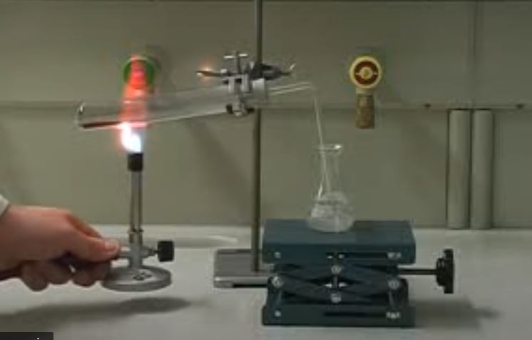 Thí nghiệm carbon tác dụng với copper(II) oxide