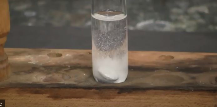 Thí nghiệm aluminum tác dụng với dung dịch sulfuric acid loãng