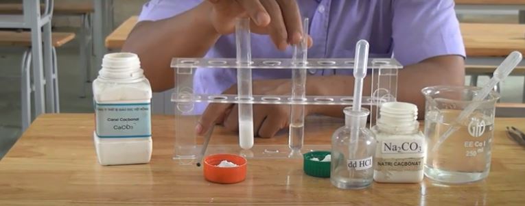 Thí nghiệm sodium carbonate, calcium carbonate tác dụng với dung dịch hydrochloric acid