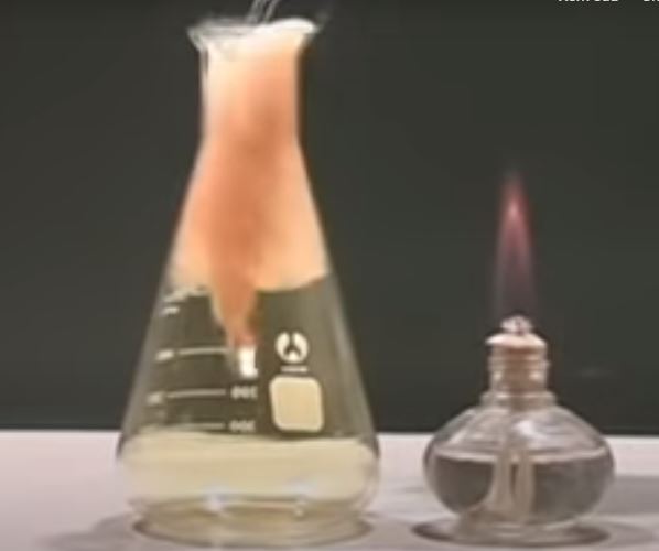 Thí nghiệm iron tác dụng với chlorine