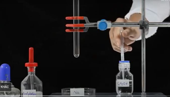 Thí nghiệm ethyl alcohol tác dụng với sodium