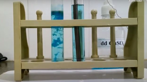 Thí nghiệm kim loại tác dụng với muối